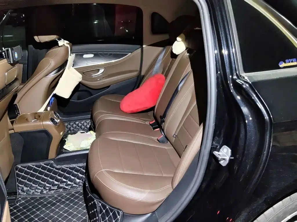 Mercedes-Benz E-Class — миниатюра 14