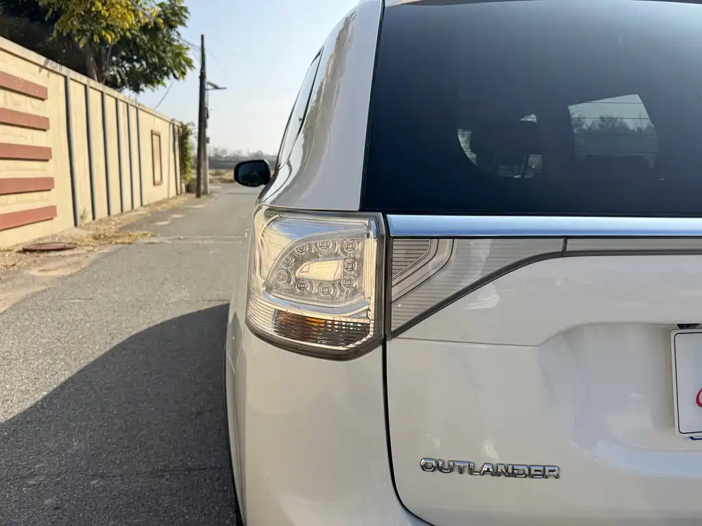 Mitsubishi Outlander (Import) — миниатюра 26