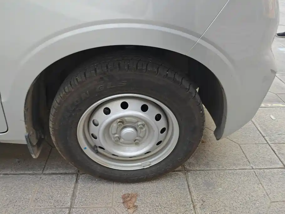 Wuling Hongguang V — миниатюра 6