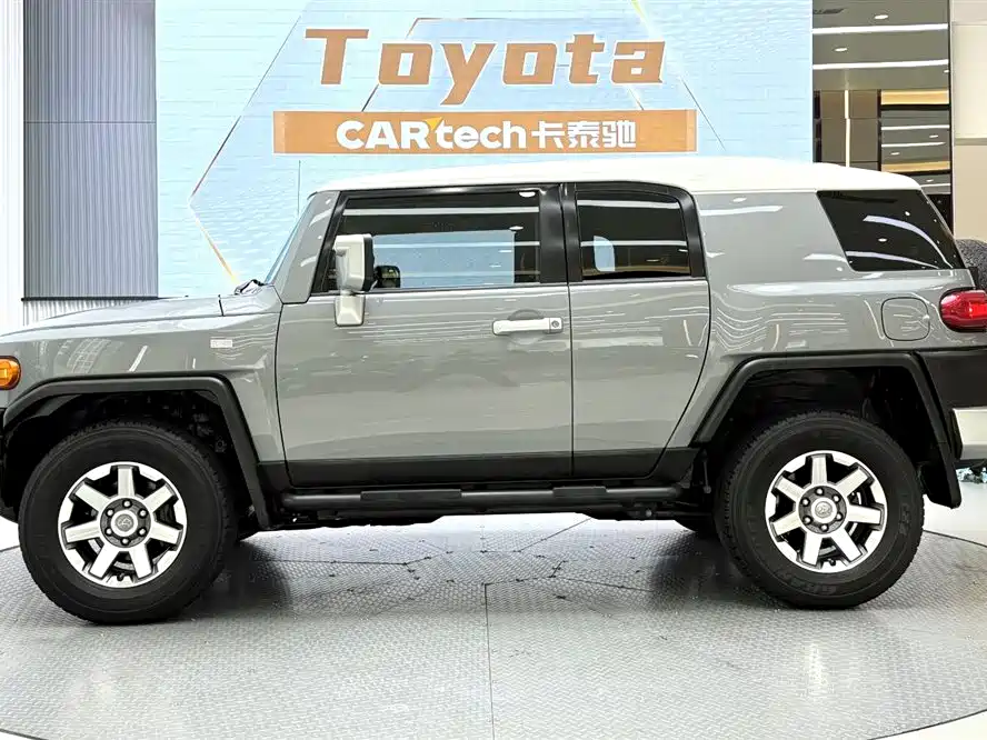 Toyota FJ Cruiser FJ 2019 4.0L AT