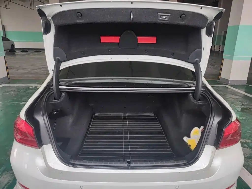 BMW 5 Series — миниатюра 10