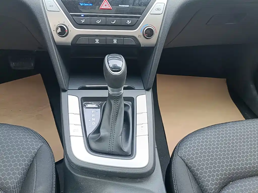 Hyundai Elantra — миниатюра 14
