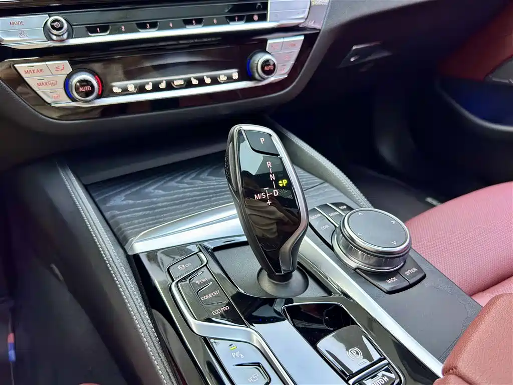BMW 5 Series — миниатюра 14