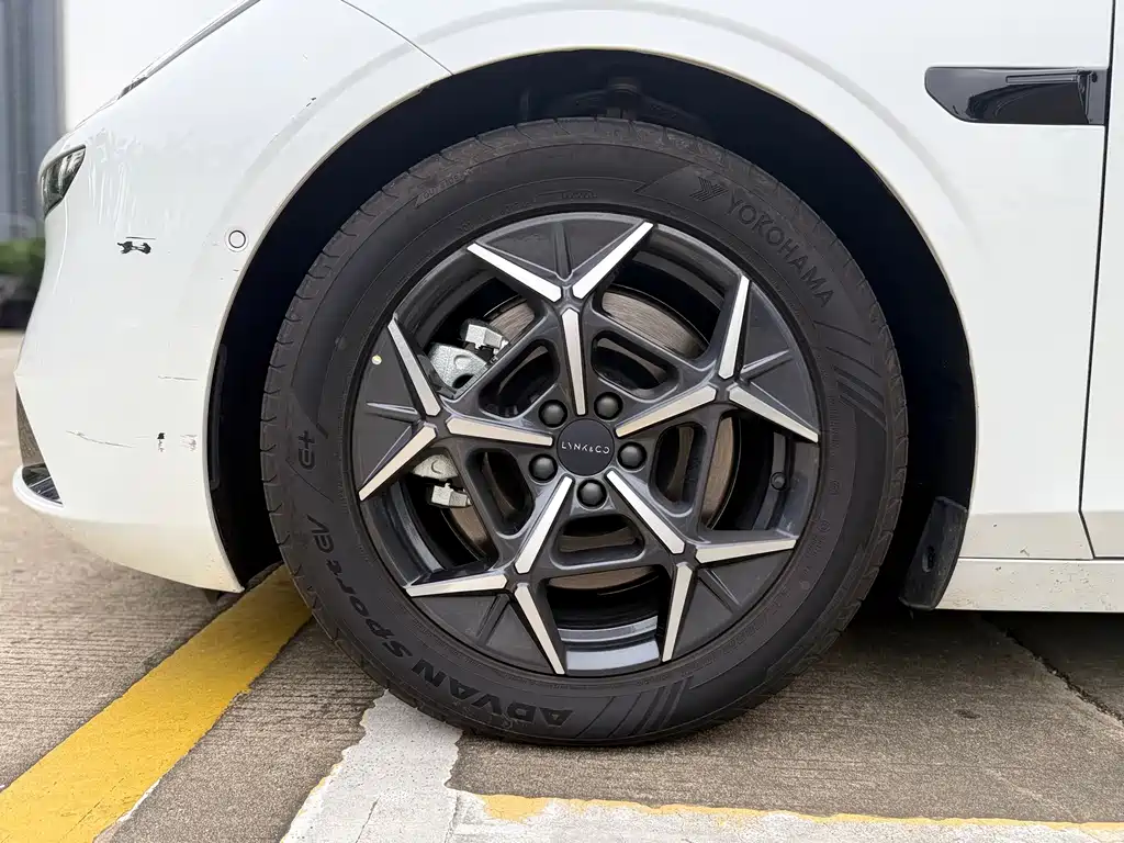 Lynk & Co 10 — миниатюра 7