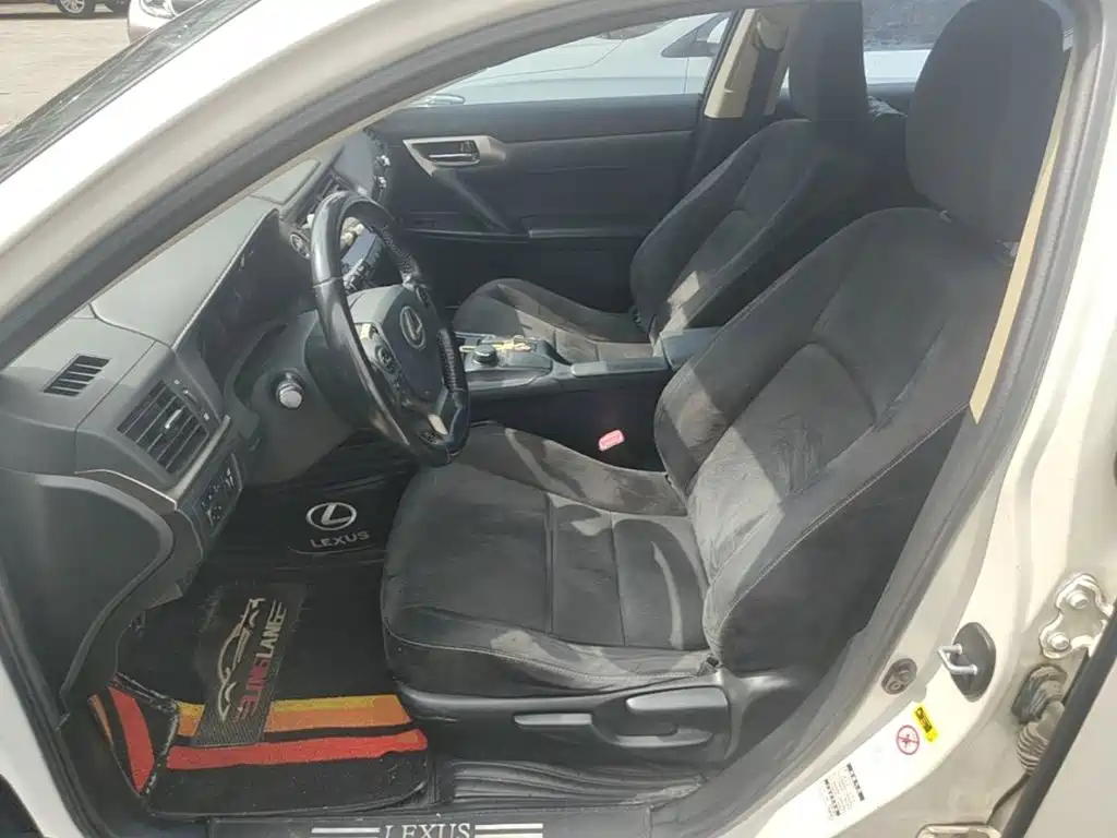 Lexus CT — миниатюра 15