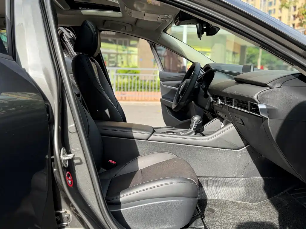 Mazda 3 Axela — миниатюра 8