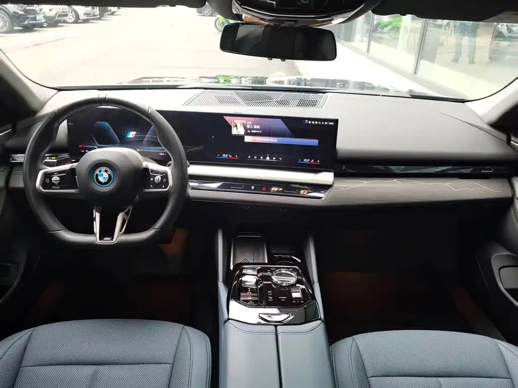 BMW i5 — миниатюра 8