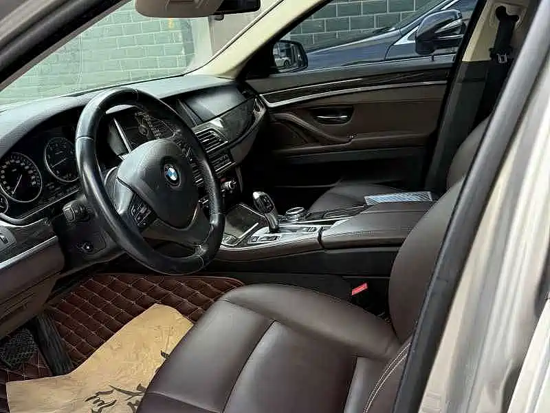 BMW 5 Series — миниатюра 13