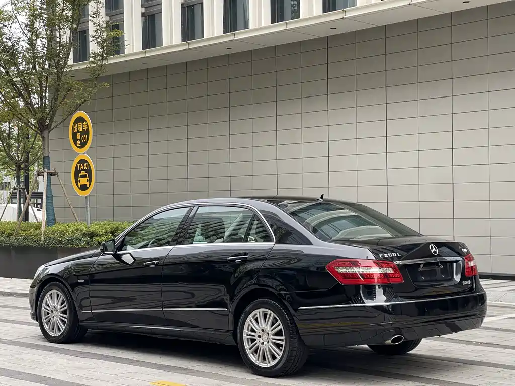 Mercedes-Benz E-Class — миниатюра 5