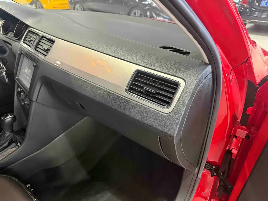 Skoda Rapid Spaceback — миниатюра 25