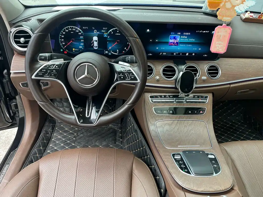 Mercedes-Benz E-Class — миниатюра 9