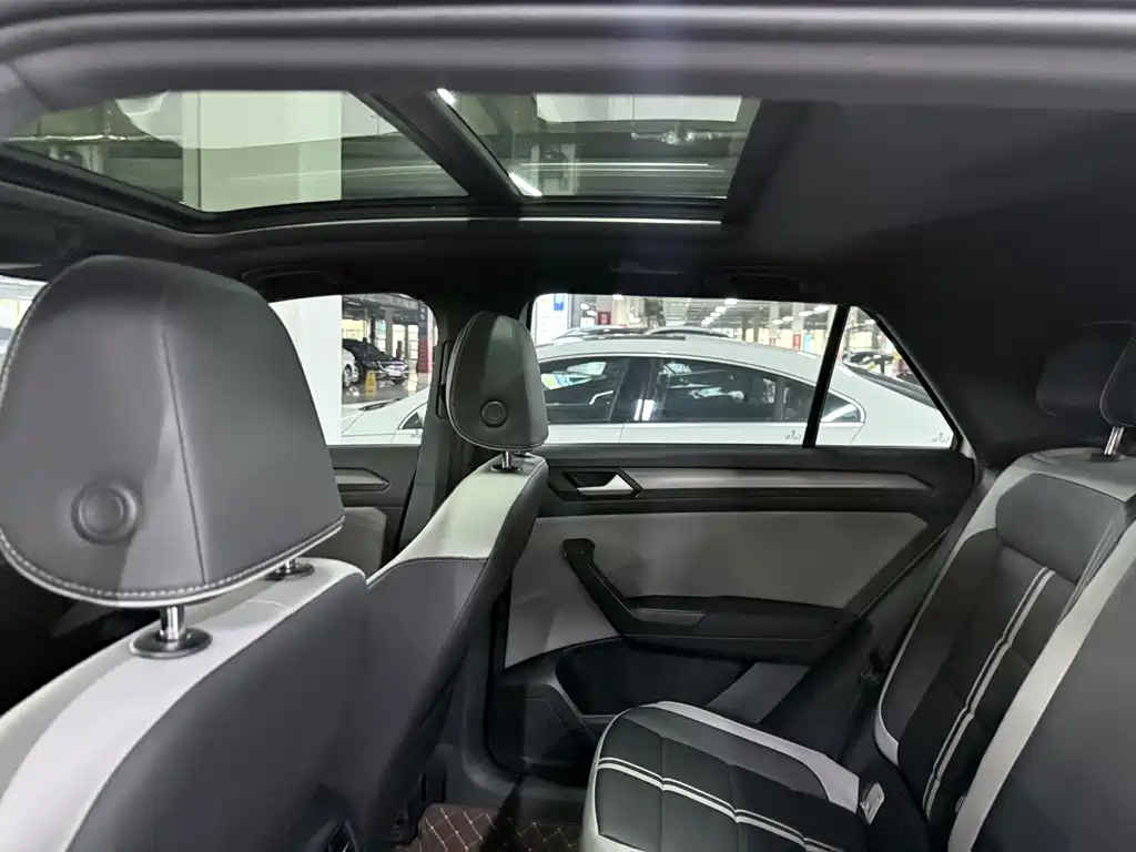Volkswagen T-Roc — миниатюра 12