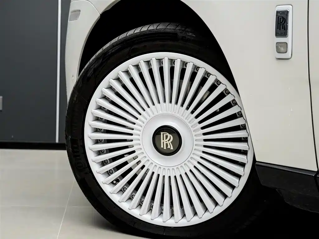 Rolls-Royce Cullinan 2018 мест