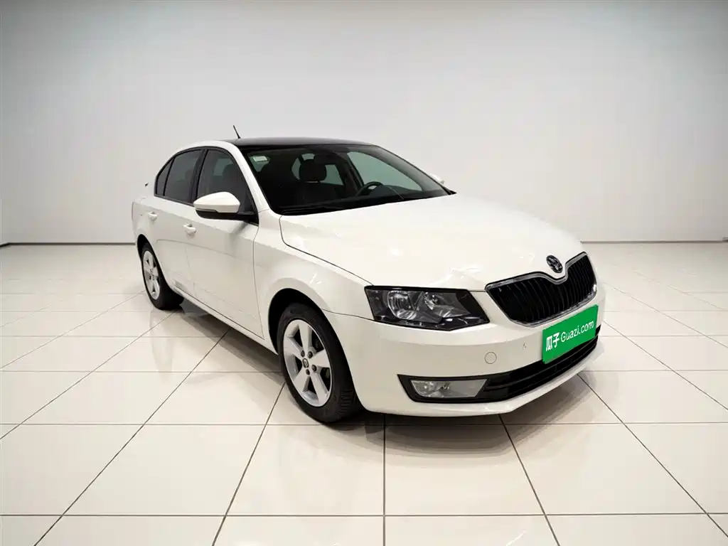 Skoda Octavia 2015 1.6L MT