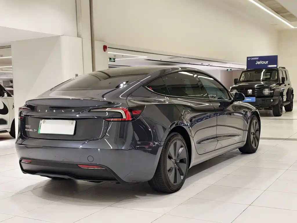 Tesla Model 3 — миниатюра 11