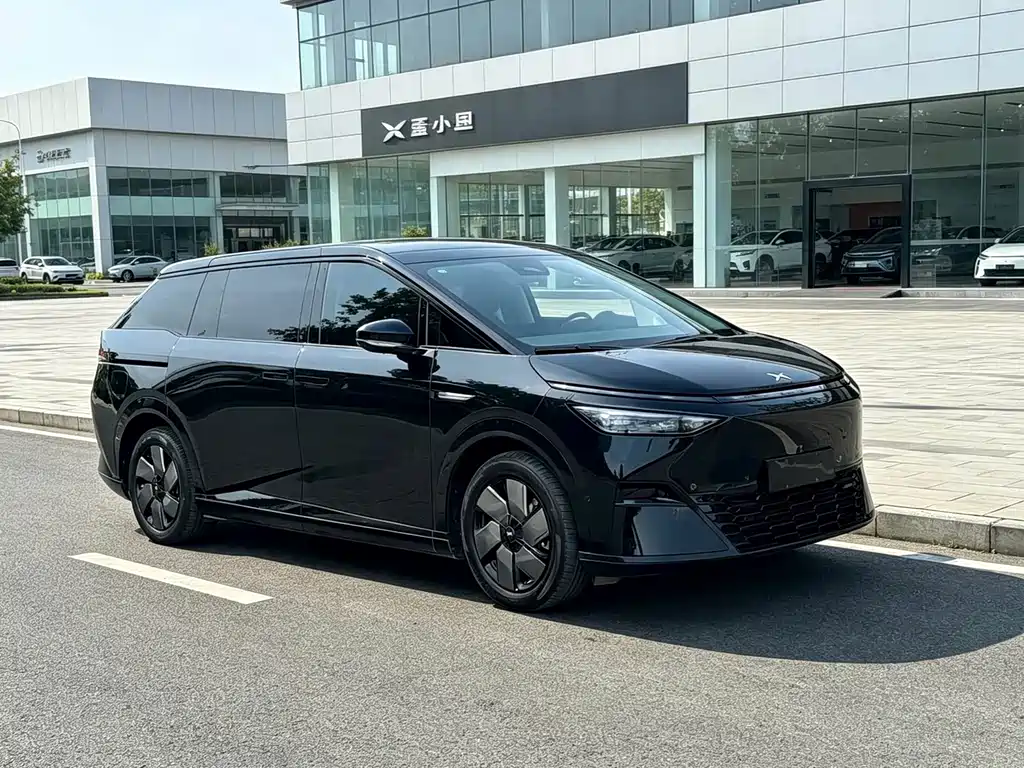 XPeng X9 — миниатюра 2