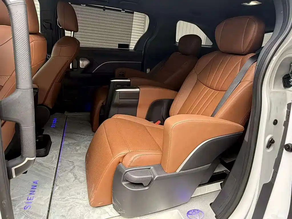 Toyota Sienna — миниатюра 7