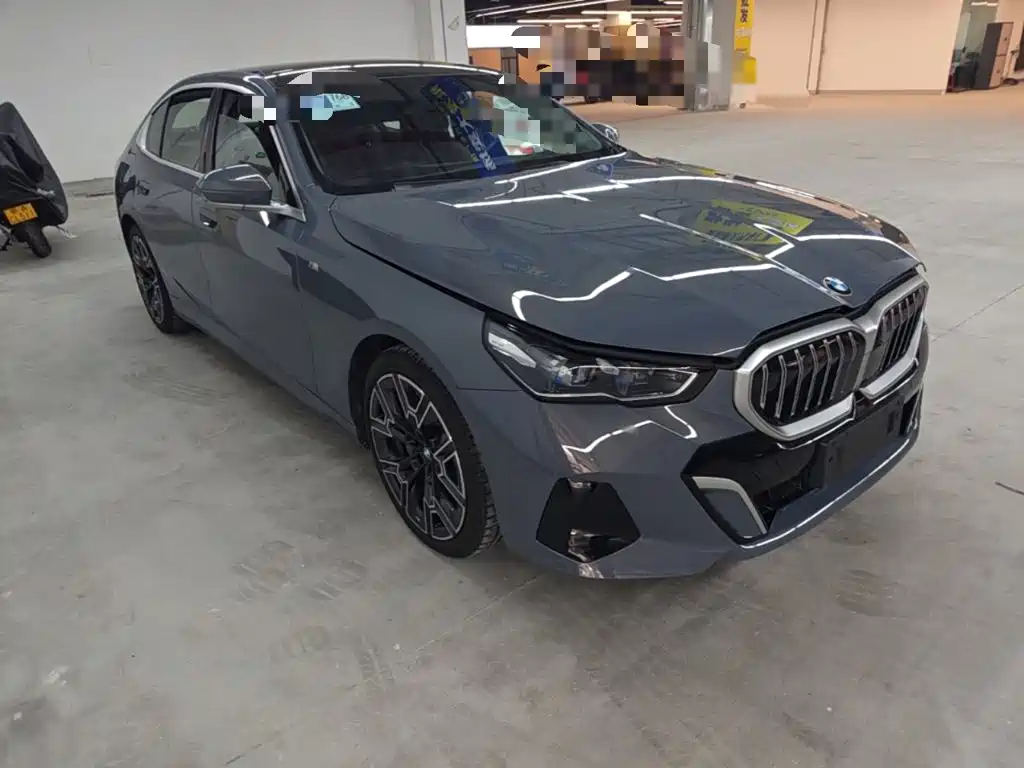 BMW 5 Series — миниатюра 4