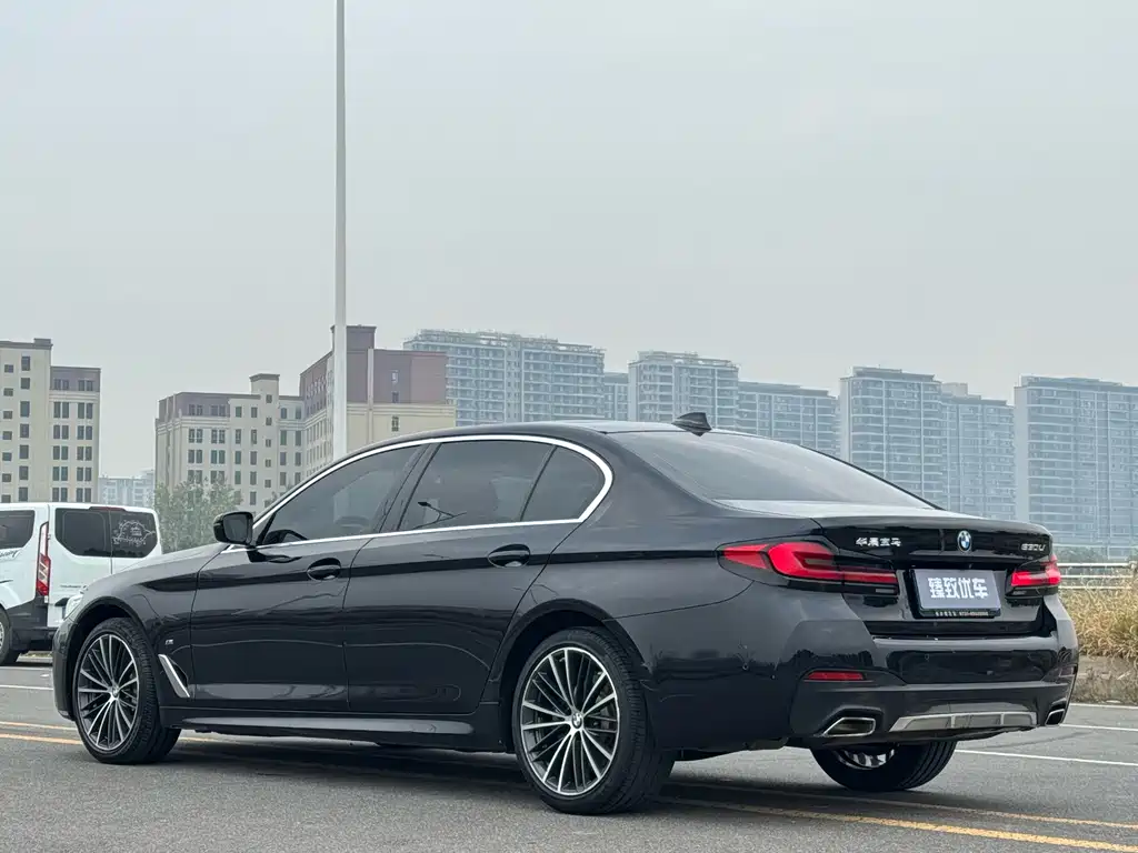 BMW 5 Series — миниатюра 8