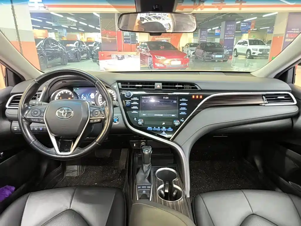 Toyota Camry — миниатюра 10