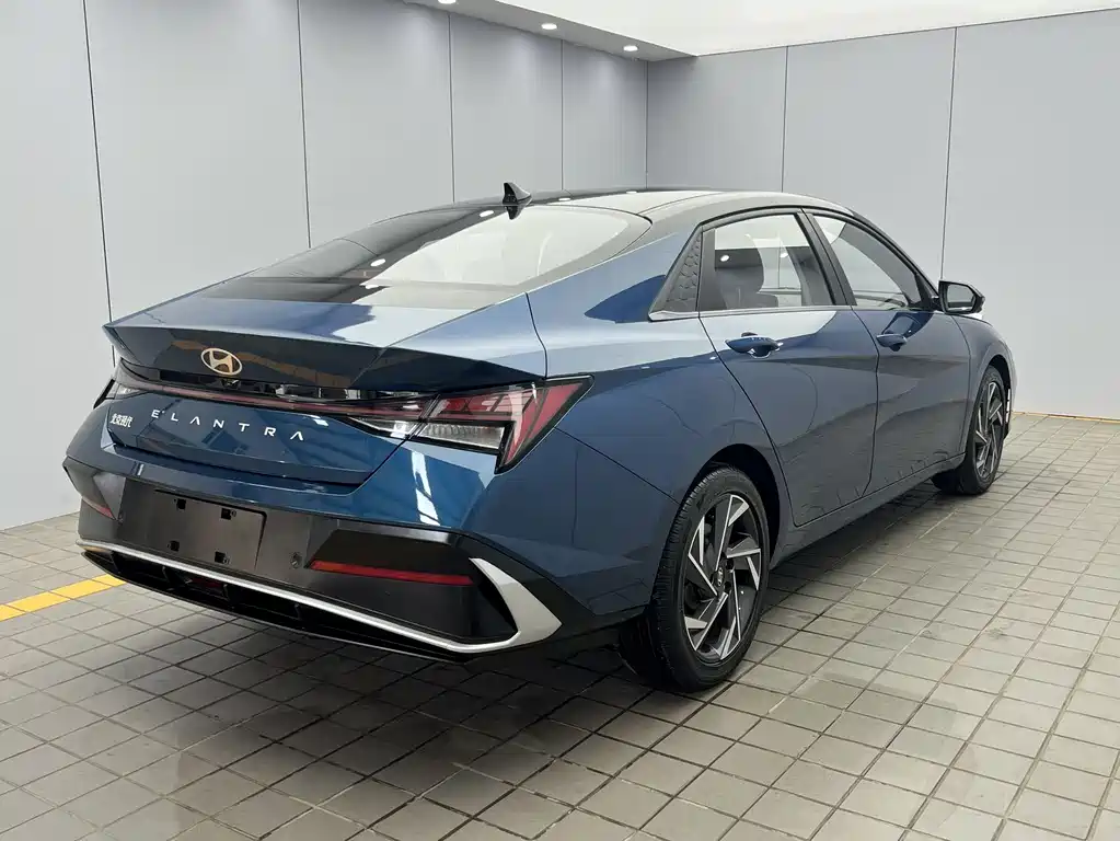 Hyundai Elantra 2023 1.5L CVT TOP Flagship