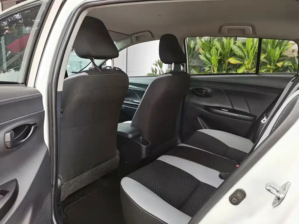 Toyota Yaris L — миниатюра 9