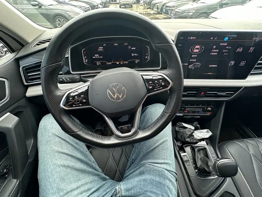 Volkswagen Tiguan L — миниатюра 10