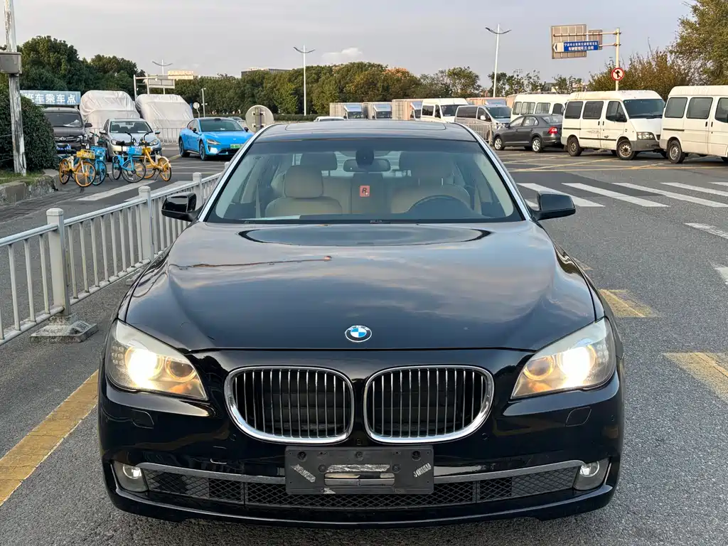 BMW 7 Series — миниатюра 2