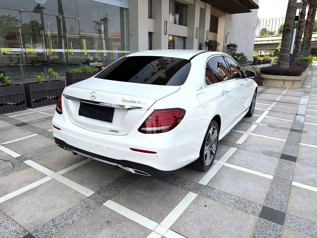 Mercedes-Benz E-Class — миниатюра 4