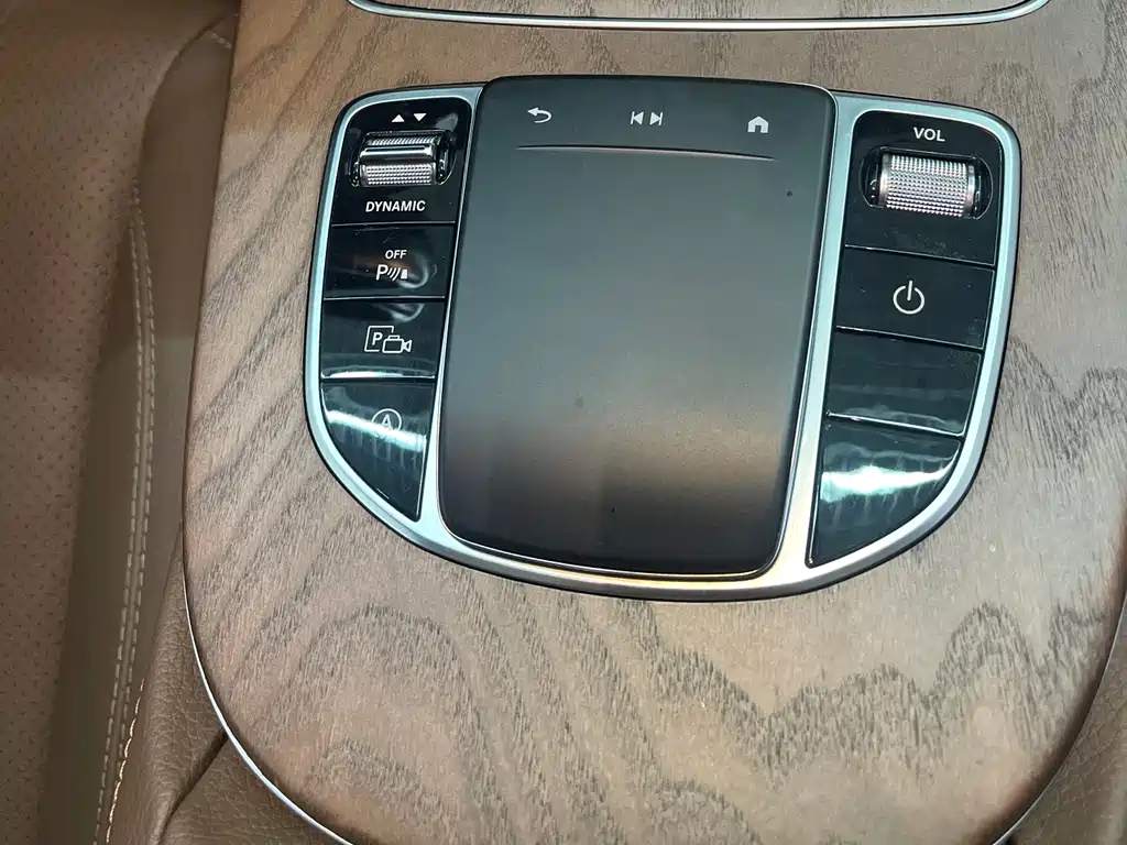 Mercedes-Benz E-Class — миниатюра 13