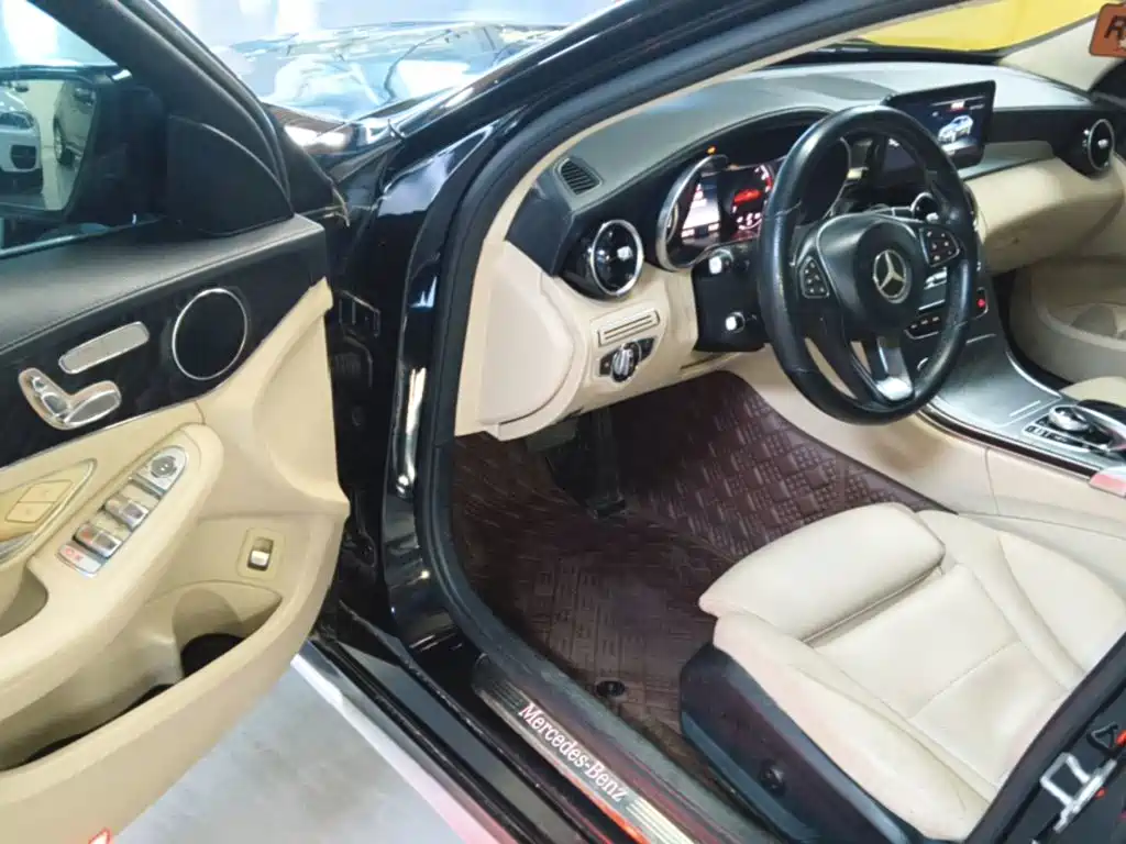 Mercedes-Benz C-Class — миниатюра 16