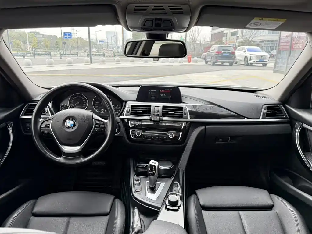 BMW 3 Series — миниатюра 8
