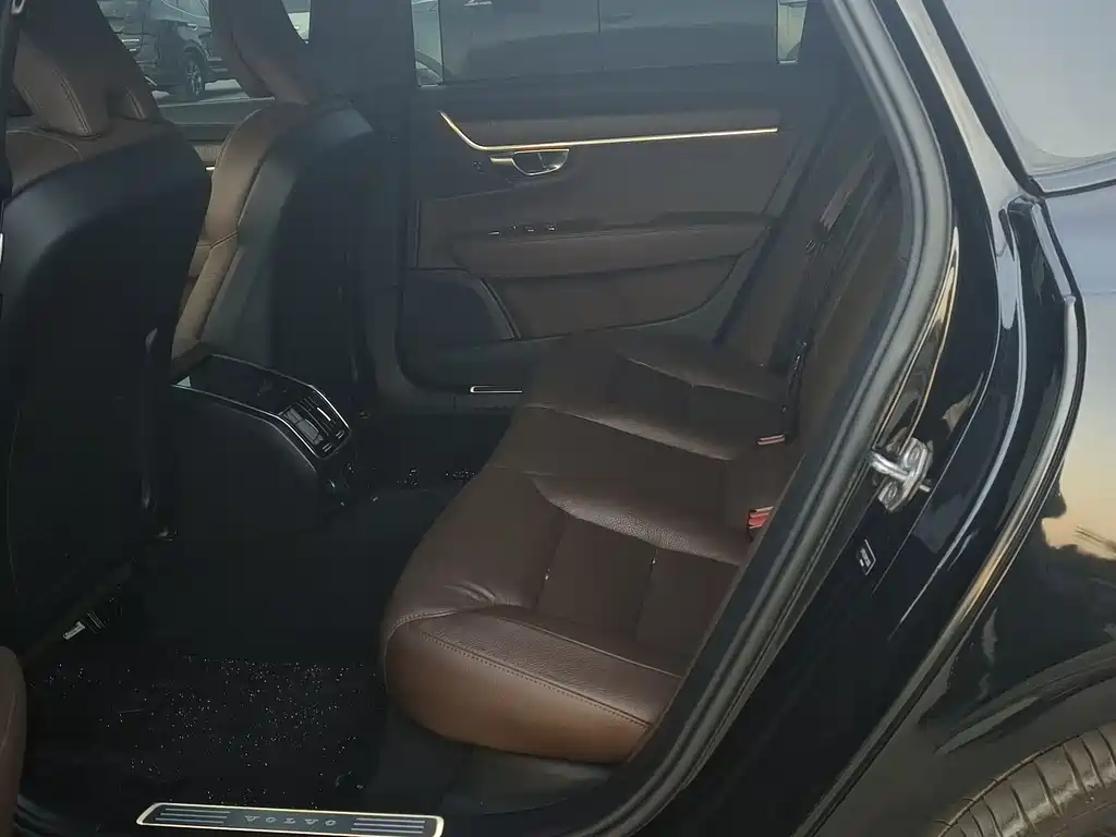 Volvo S90 2021 B5 Luxury