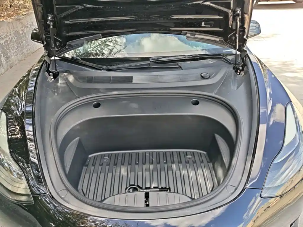 Tesla Model 3 — миниатюра 20