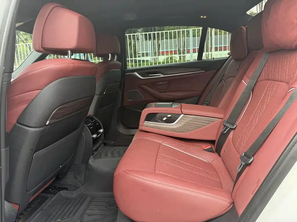 BMW 5 Series — миниатюра 17