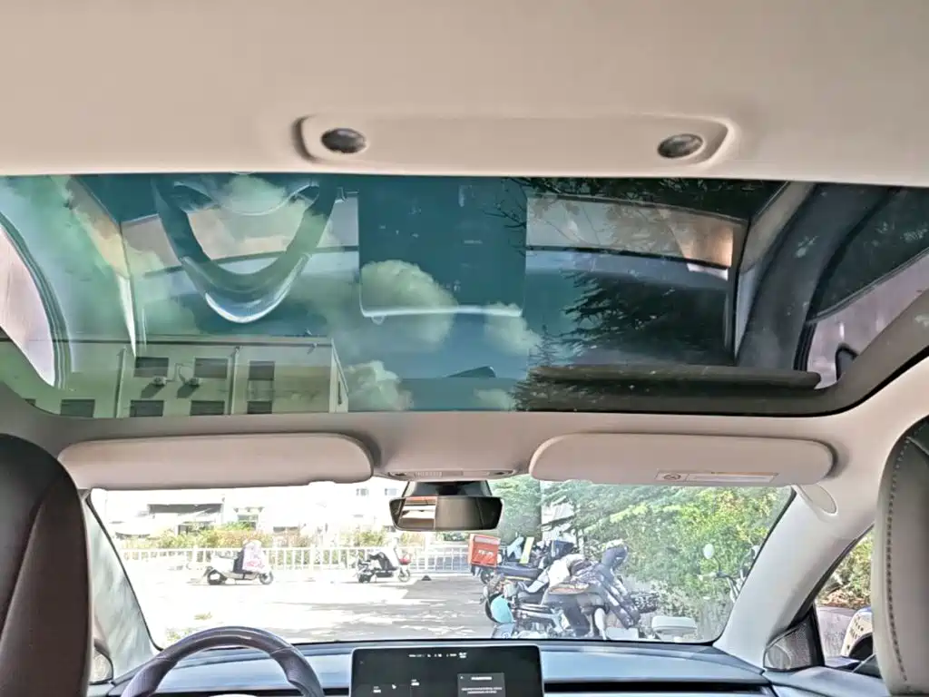 Tesla Model 3 — миниатюра 18