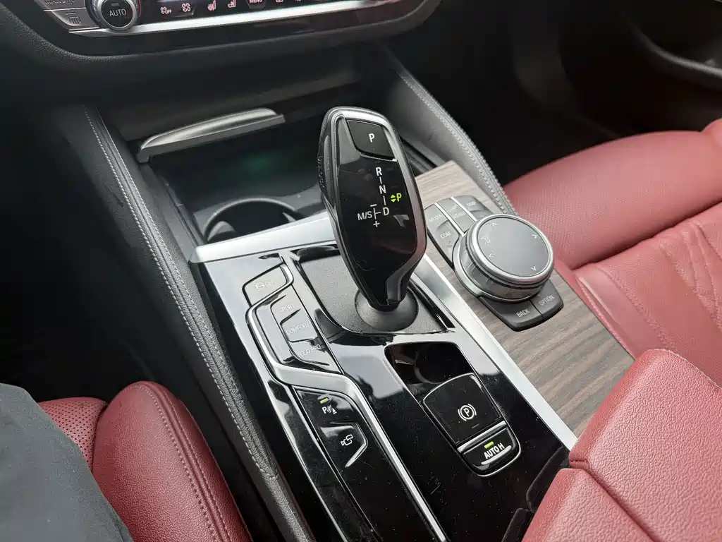 BMW 5 Series — миниатюра 14