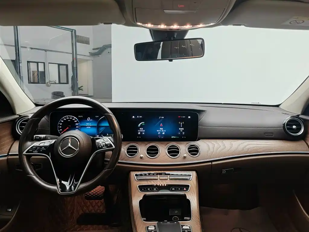 Mercedes-Benz E-Class — миниатюра 5