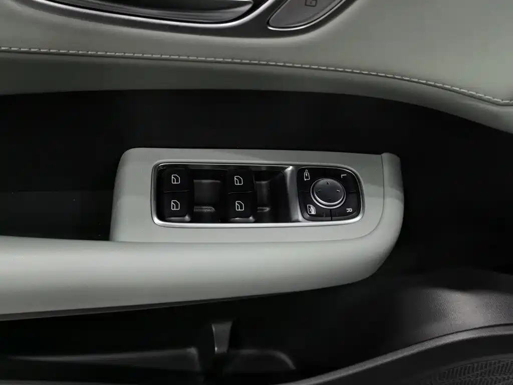 Roewe D6 — миниатюра 9