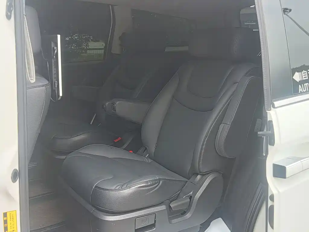 Luxgen Big 7 MPV — миниатюра 10