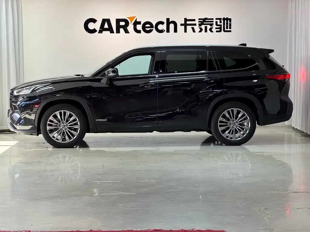 Toyota Highlander 2022 2.5L Luxury 7 мест