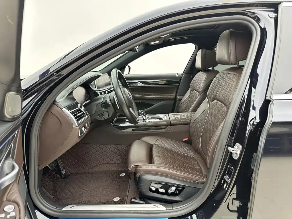 BMW 7 Series — миниатюра 6
