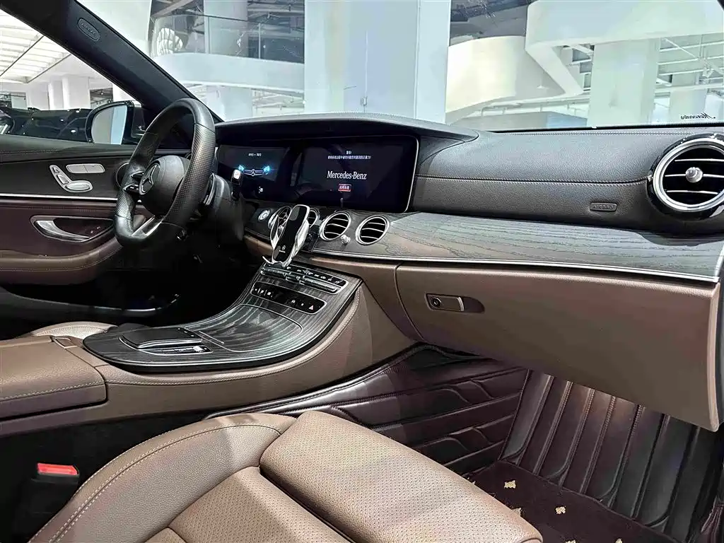 Mercedes-Benz E-Class — миниатюра 17