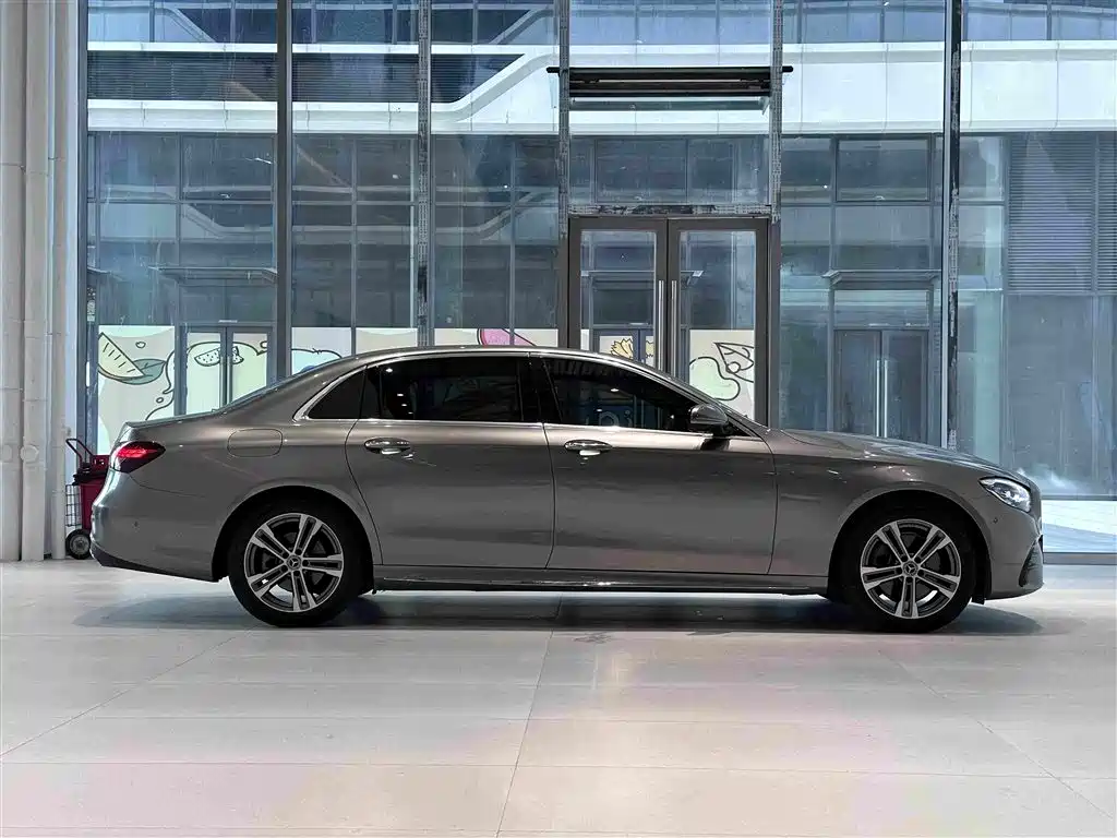 Mercedes-Benz E-Class — миниатюра 25