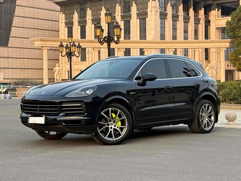 Porsche Cayenne Hybrid 2023