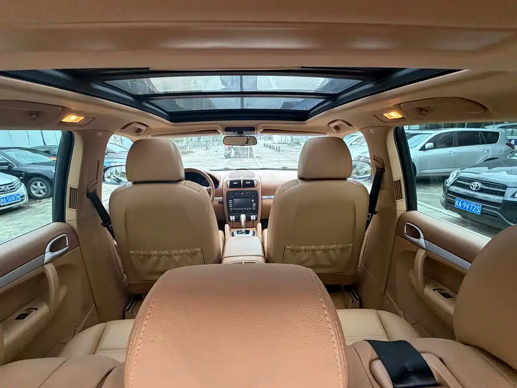 Porsche Cayenne — миниатюра 12