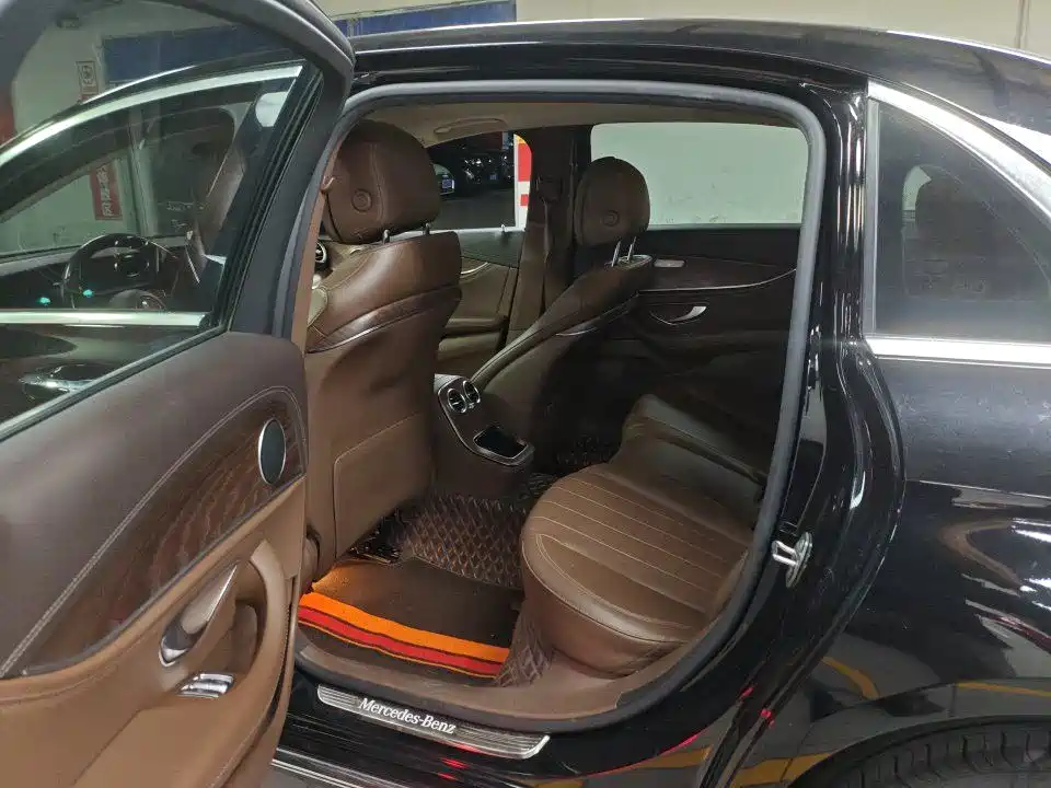 Mercedes-Benz E-Class — миниатюра 6