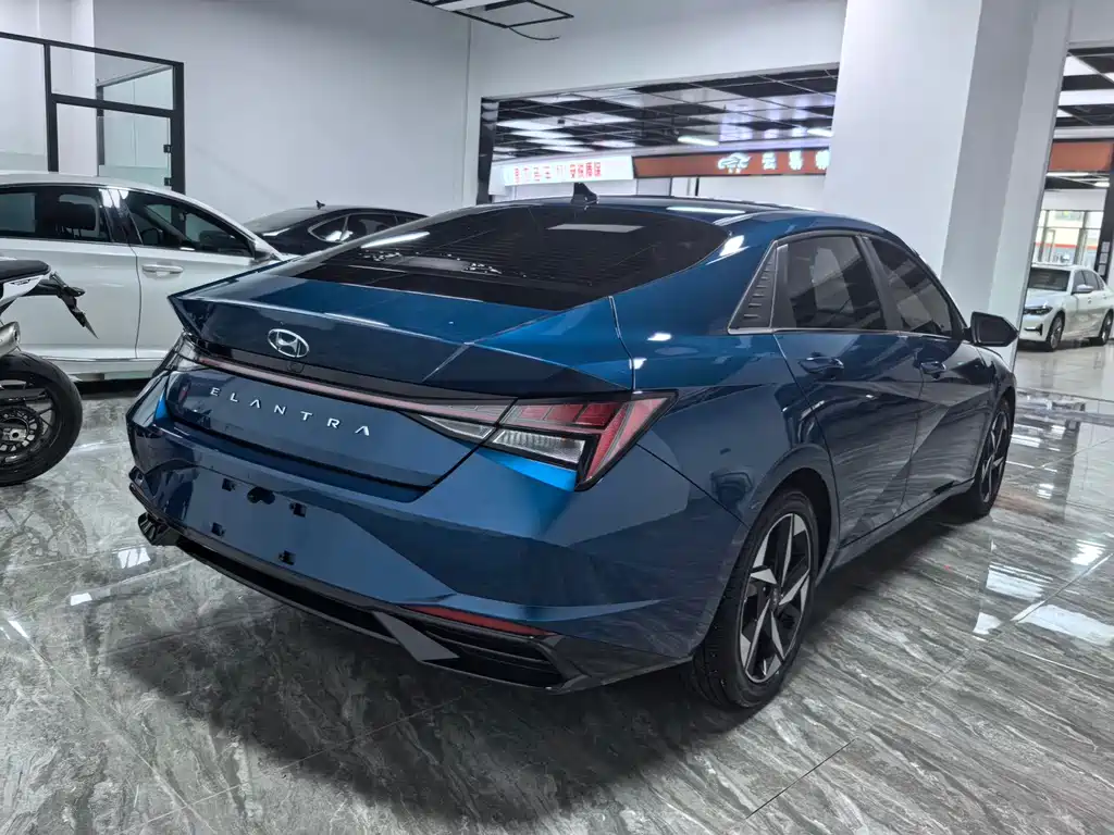 Hyundai Elantra 2021 1.5L CVT LUX Luxury
