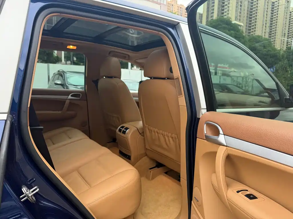 Porsche Cayenne — миниатюра 11