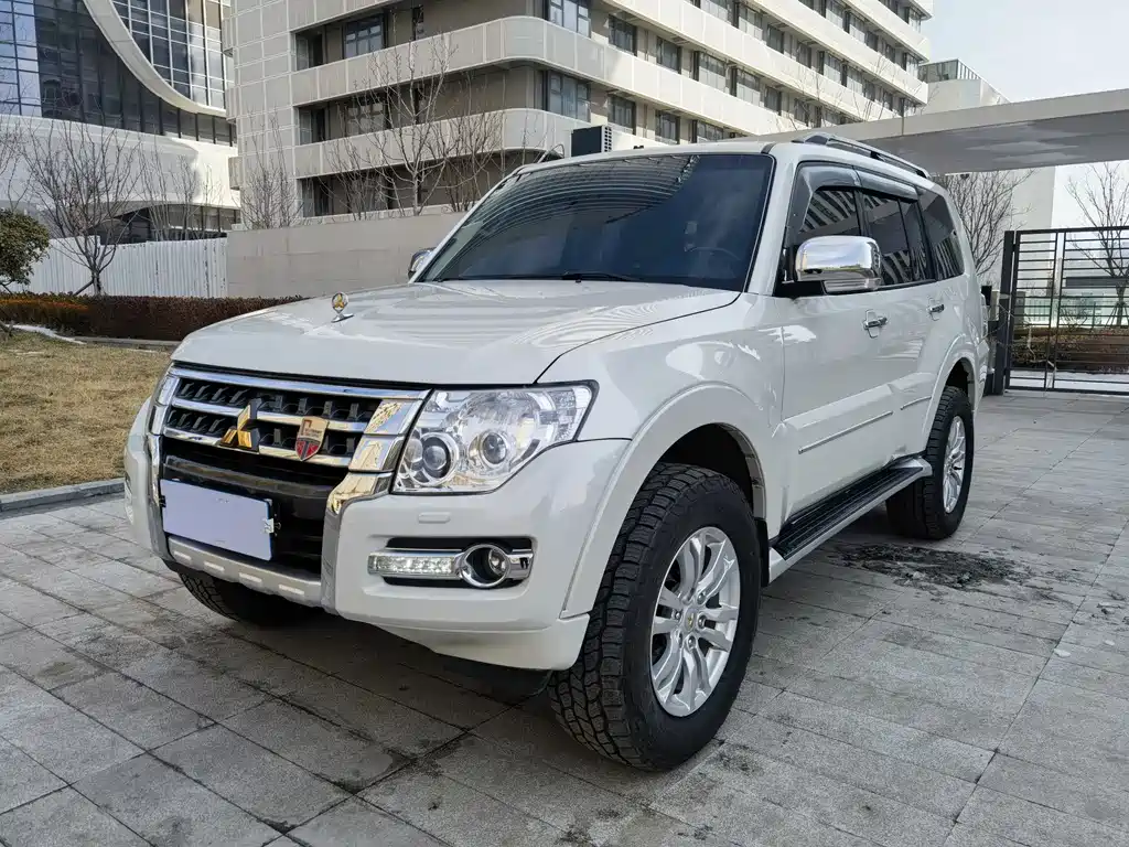 Mitsubishi Pajero (Import) 2020